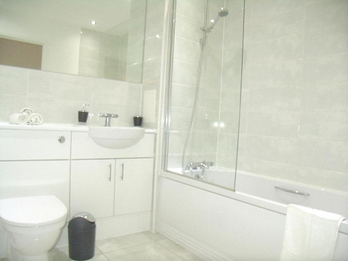New Central Woking 1 And 2 Bedroom Apartments With Free Gym, Close To Train Station Buitenkant foto