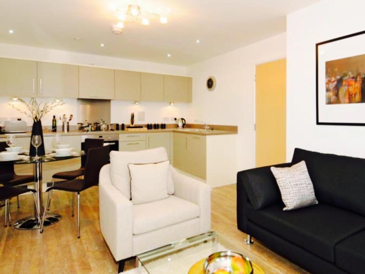 New Central Woking 1 And 2 Bedroom Apartments With Free Gym, Close To Train Station Buitenkant foto