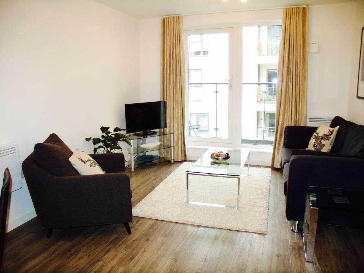New Central Woking 1 And 2 Bedroom Apartments With Free Gym, Close To Train Station Buitenkant foto