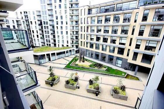 New Central Woking 1 And 2 Bedroom Apartments With Free Gym, Close To Train Station Buitenkant foto