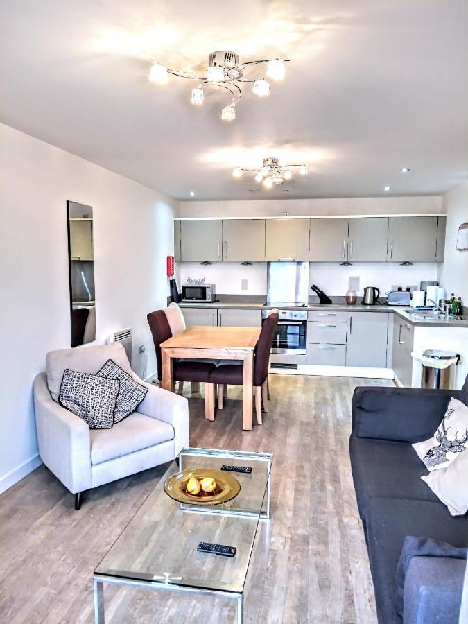 New Central Woking 1 And 2 Bedroom Apartments With Free Gym, Close To Train Station Buitenkant foto