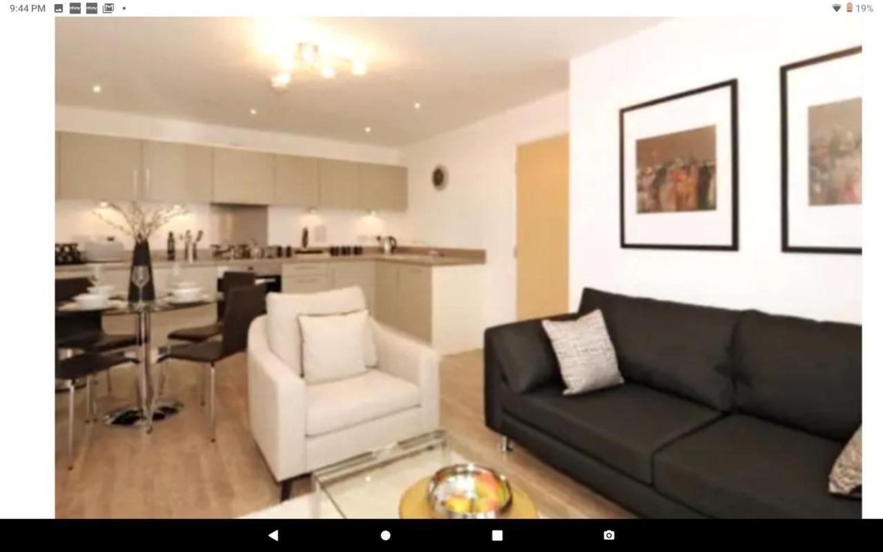 New Central Woking 1 And 2 Bedroom Apartments With Free Gym, Close To Train Station Buitenkant foto