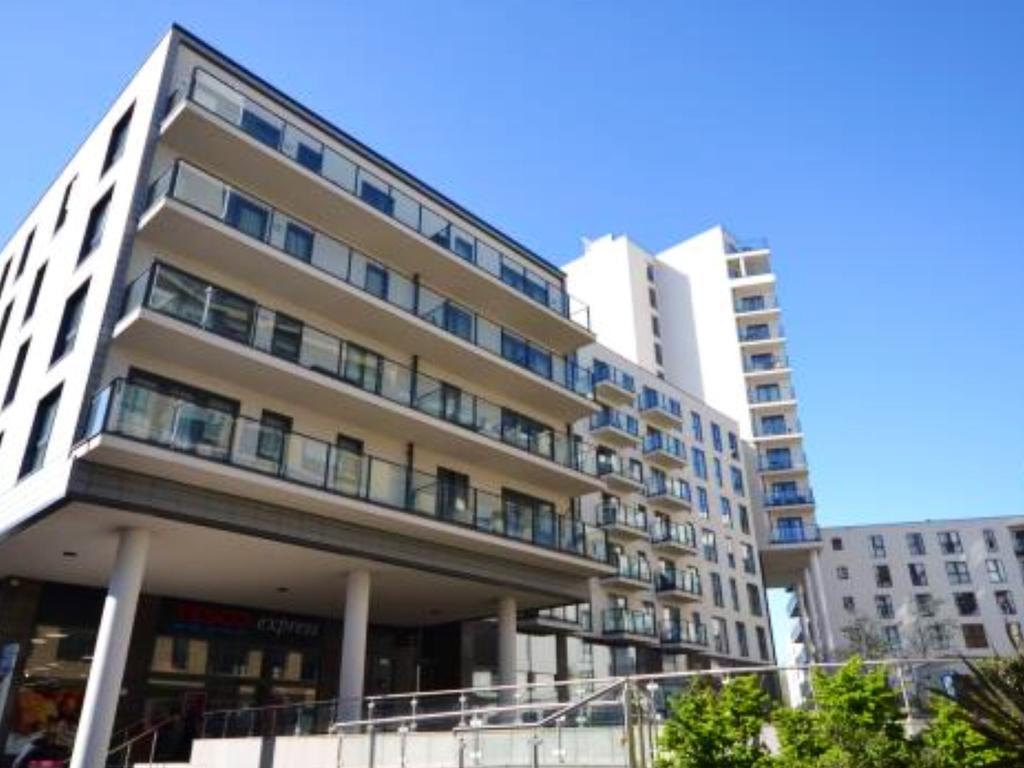 New Central Woking 1 And 2 Bedroom Apartments With Free Gym, Close To Train Station Buitenkant foto