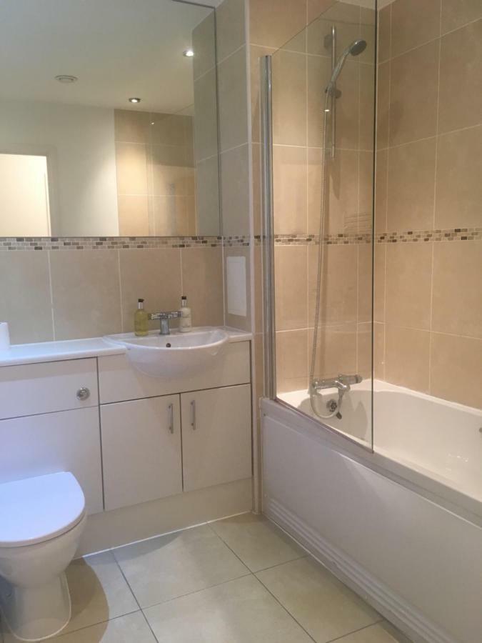 New Central Woking 1 And 2 Bedroom Apartments With Free Gym, Close To Train Station Kamer foto