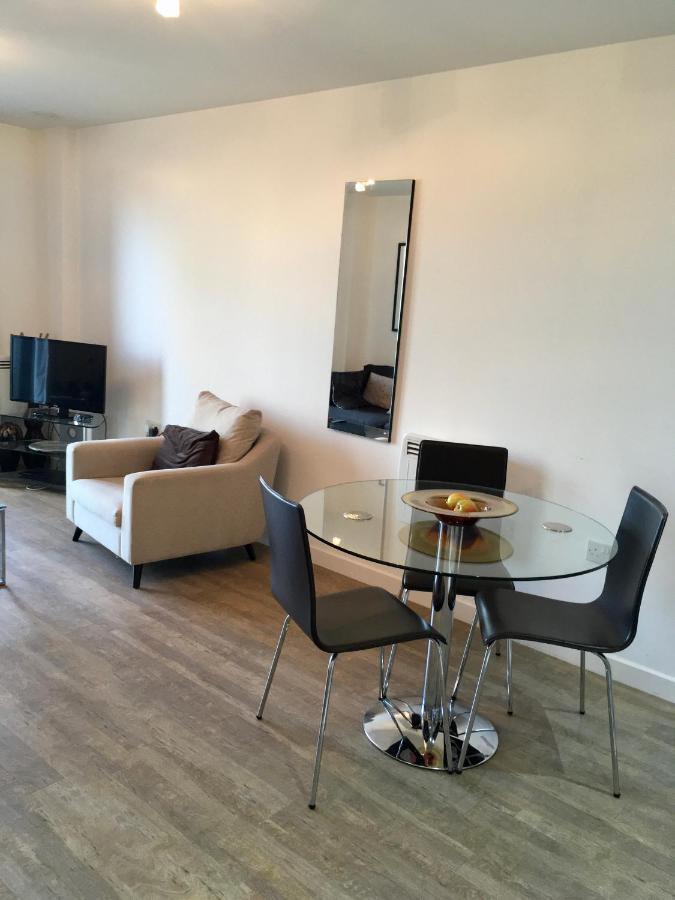 New Central Woking 1 And 2 Bedroom Apartments With Free Gym, Close To Train Station Buitenkant foto