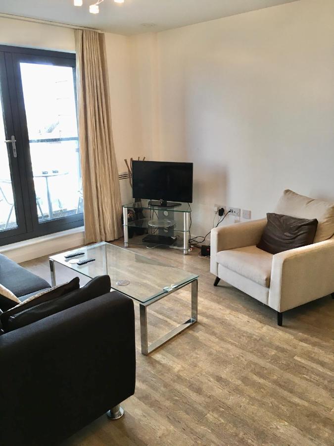 New Central Woking 1 And 2 Bedroom Apartments With Free Gym, Close To Train Station Buitenkant foto