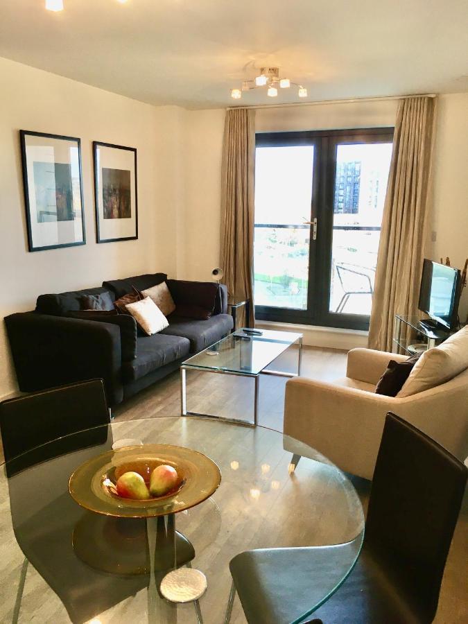 New Central Woking 1 And 2 Bedroom Apartments With Free Gym, Close To Train Station Buitenkant foto